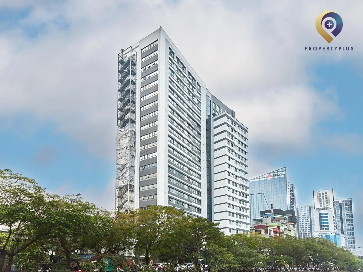 Toà nhà VTC Online nhìn từ góc chụp toàn cảnh với bầu trời xanh - hình ảnh từ Property Plus